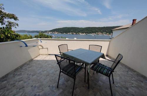 Apartments by the sea Supetarska Draga - Donja, Rab - 23377