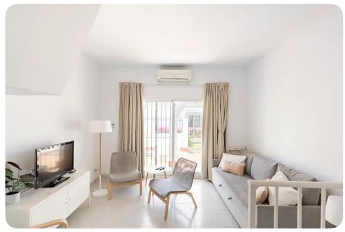 La CASA en La Carihuela playa a 4 minutos a pie