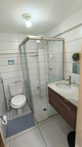 a bathroom with a shower and a toilet and a sink at Condomínio Reserva dos Corais in Cabo de Santo Agostinho