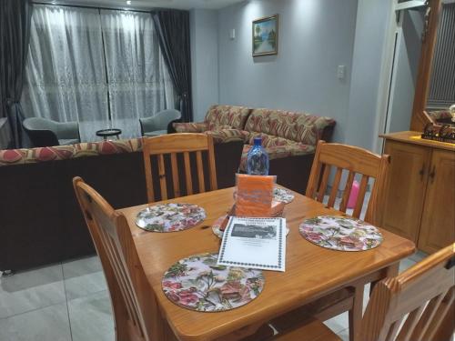 Un lugar para sentarse en Sea facing apartment 1703 on High Tide Amanzimtoti