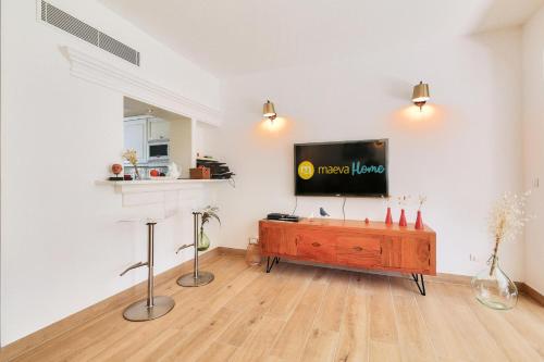 Photo de la galerie de l'établissement Les Villas aux Restanques du Golfe de St Tropez - maeva Home - Villa duplex 3 pièces 6 personnes vue sur le lac au calme - Prestige - super Home MAE-4892, à Grimaud