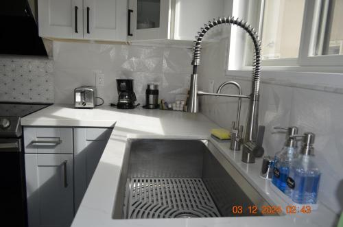 a kitchen with a sink in a kitchen at Dimond Abode Vacation Home #1 Oakland Dimond District in Oakland