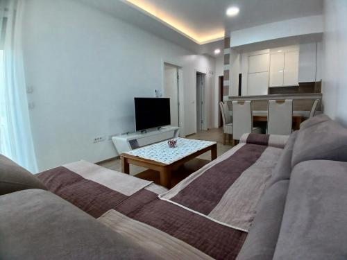 SMART LUX Apartmentにあるテレビまたはエンターテインメントセンター