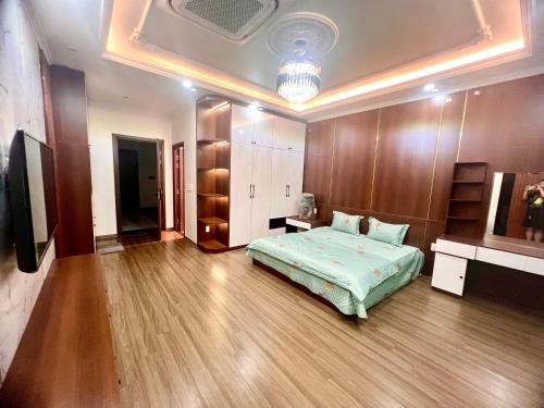 a bedroom with a bed in a room at HPT Home I Hoàng Huy Riverside Apartment-Homestay Hải Phòng in Hai Phong