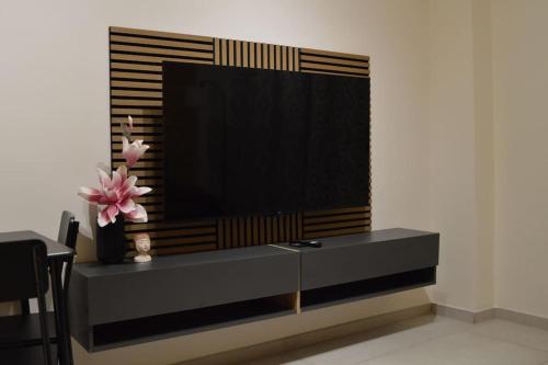 TV/trung tâm giải trí tại Casa Chiara-Holiday House Appartamento in centro