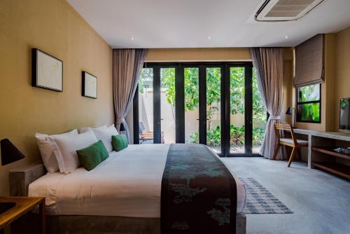 En eller flere senge i et værelse på Anantasila Beach Resort Hua Hin