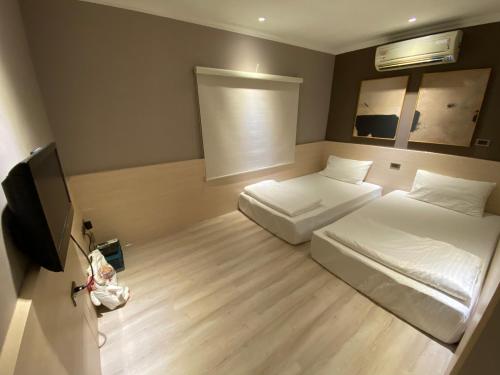 Una cama o camas en una habitación de Danke Hostel