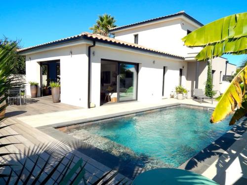Belle villa contemporaine climatisée avec piscine