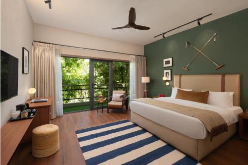 Postel nebo postele na pokoji v ubytování Modi Estate, Meerut - AM Hotel Kollection