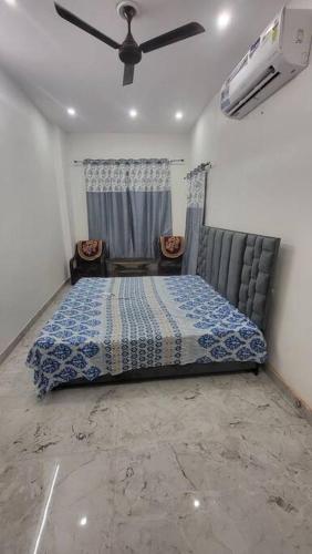 Postel nebo postele na pokoji v ubytování Beautiful condo with AC