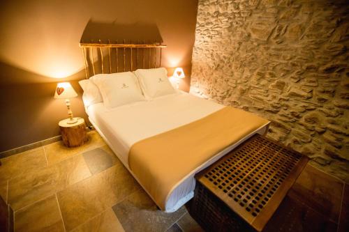 Postel nebo postele na pokoji v ubytování R de Rural - Casa Rural de les Arnes