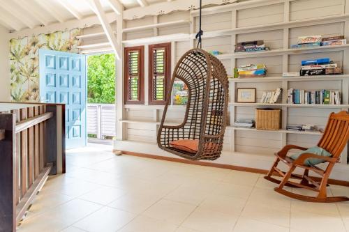 Maison d'Ô Baie de Saint-Jacques, sur une plage sauvageにあるシーティングエリア