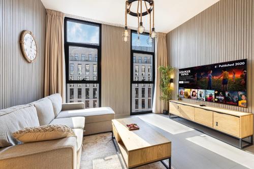 Big Studio Apartment in Al Mamsha Sharjah - Luxe Minimalist