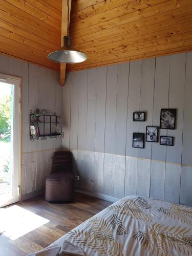 a bedroom with a bed and a wooden ceiling at Myosotis in Cudos