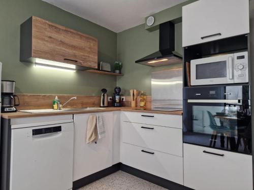 Photo de la galerie de l'établissement Nid douillet Neuf, clim, hyper confort, terrasse !, à Annecy