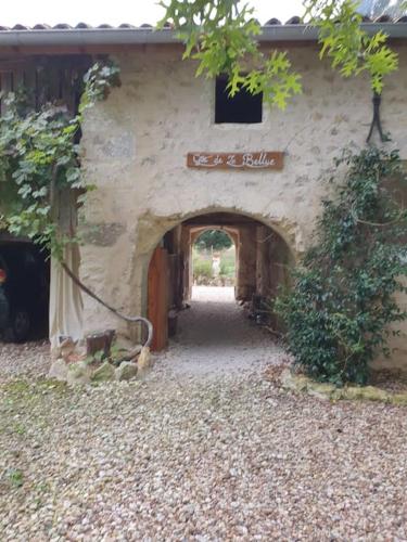 an entrance to a stone building with an archway at Gite spacieux - 3 chambres - Calme et charmant in Cubnezais