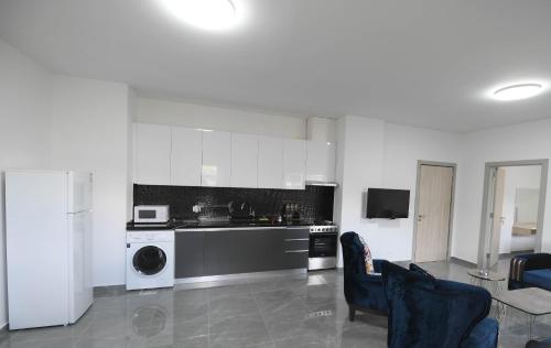 a kitchen and living room with a stove and appliances at Chouf View Residence in Baddah