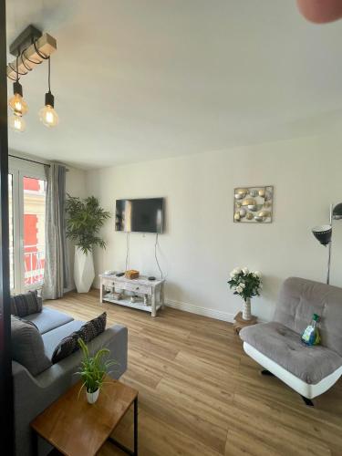 Le Verlaine, studio en centre ville à deux minutes des plages