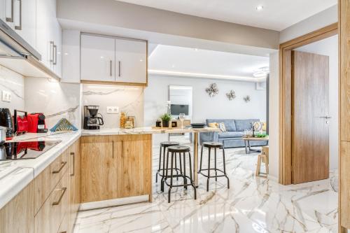 Athens Riviera, seaview, beachfront, Lux Apartment on Starbucks building