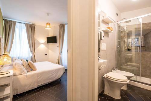 a bathroom with a bed and a toilet and a shower at I Remi Del Prione by Le 5 Terre La Spezia in La Spezia