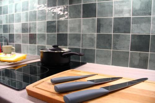 Η κουζίνα ή μικρή κουζίνα στο Cozy 2BD Apartment in Thissio-Acropolis