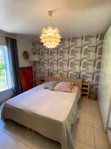 Maison avec piscine en ville