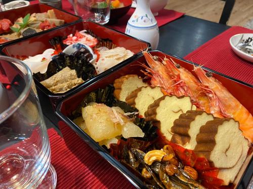 ゲストハウスの敷地内または近くでの食事または食べ物