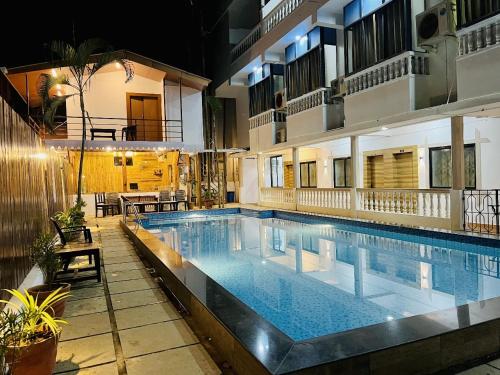 Bazén v ubytování Hotel pleasure inn near turtle beach morjim Manage by ld group of hospitality nebo v jeho okolí