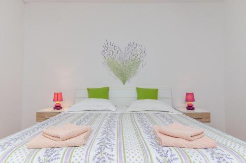 Posteľ alebo postele v izbe v ubytovaní Apartment Ana with private pool