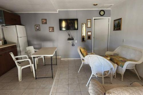 Μια τηλεόραση ή/και κέντρο ψυχαγωγίας στο Veeris Apartments