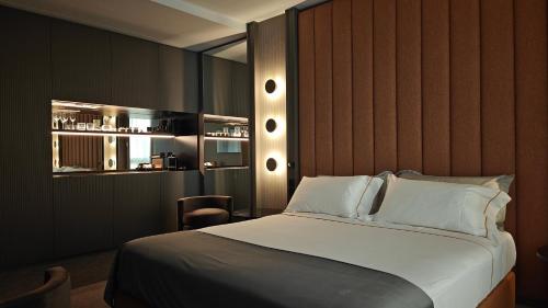 a bedroom with a large bed and a chair at Zeta Rentals in Bari