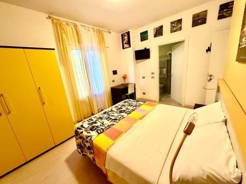 a bedroom with a bed and a dresser at Ai Giardini Rooms -vicino Ospedale Borgo Trento e centro storico in Verona
