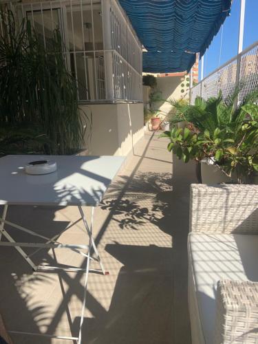 Apartamento con gran terraza jardín cerca del centro