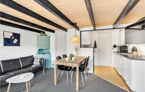 Χώρος καθιστικού στο Cozy Apartment In Hemmet With Sauna