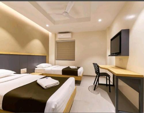 Postel nebo postele na pokoji v ubytování Elite Inn, Kolhapur