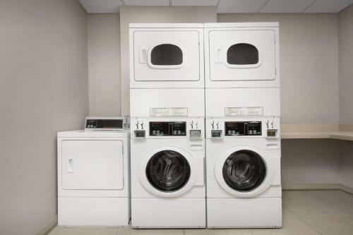 three washing machines and a washer and dryer in a room at Hampton Inn & Suites Orlando North Altamonte Springs in Orlando