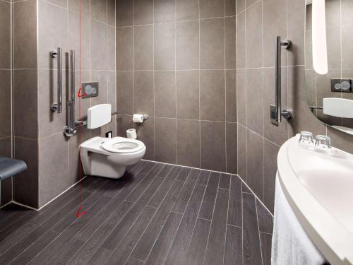 ibis London Canning Town Image