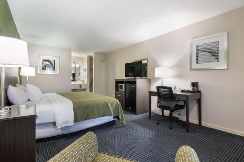 Ένα ή περισσότερα κρεβάτια σε δωμάτιο στο Quality Inn Little Creek