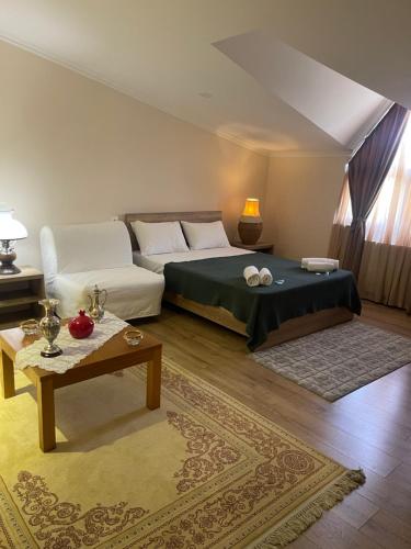 Postel nebo postele na pokoji v ubytování Guest House Azalea