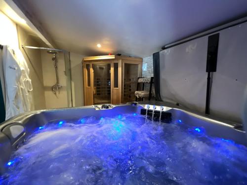 Fotografie z fotogalerie ubytování Lécrin chambre d'hôte spa v destinaci Bellegarde