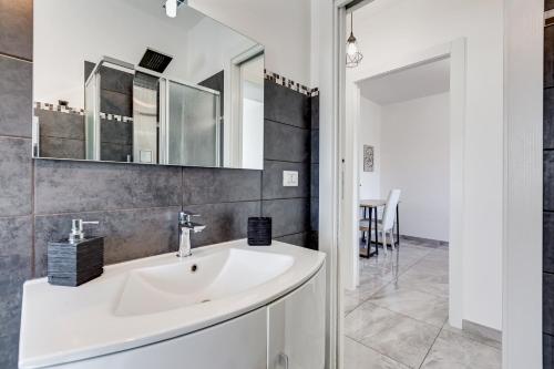 a bathroom with a white sink and a mirror at Casa Diamante Appartamento in Ciampino