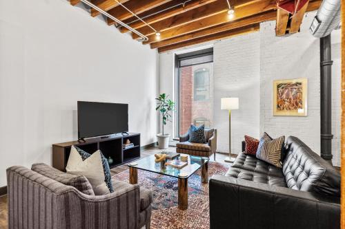 Gallery image of Brick & Bed Riverfront Lofts, 4K in Saint Louis