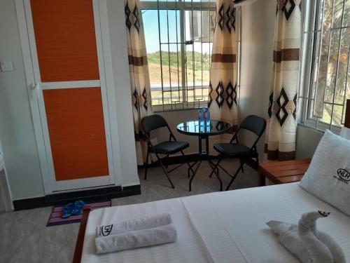 Postel nebo postele na pokoji v ubytování New Luguruni Hotel