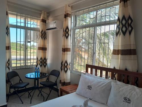 Postel nebo postele na pokoji v ubytování New Luguruni Hotel