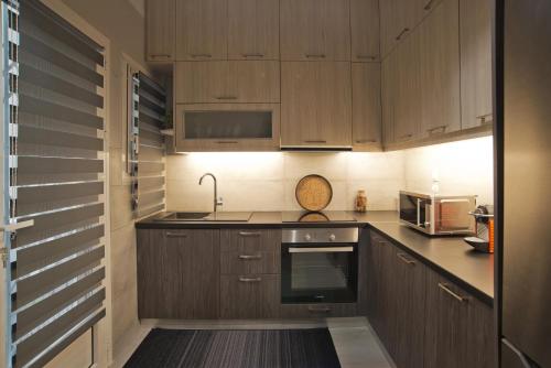 Honey House Kipseli Stylish, Reno 2BR Apt City Ctr