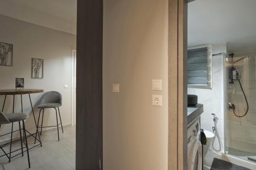 Honey House Kipseli Stylish, Reno 2BR Apt City Ctr
