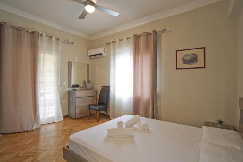 Honey House Kipseli Stylish, Reno 2BR Apt City Ctr