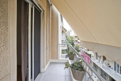 Honey House Kipseli Stylish, Reno 2BR Apt City Ctr