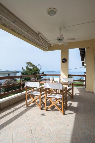 Hanioti Waves by Luxlikehome