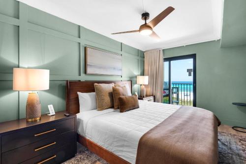 a bedroom with a bed and a ceiling fan at Sundunes 122 in Navarre